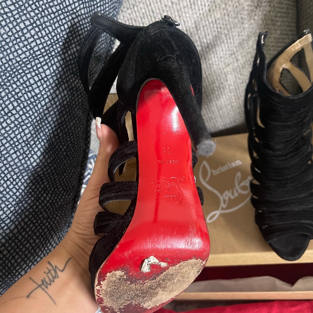 Size 6. Authentic - Picture 7 of 8